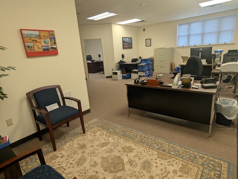 More Photos Of 815 Greenwood Ave, Jenkintown Medical For Sale
