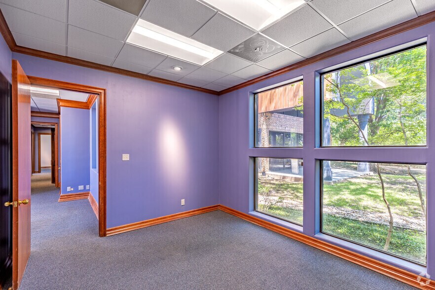 More Photos Of 440 N Center St, Arlington Office For Sale