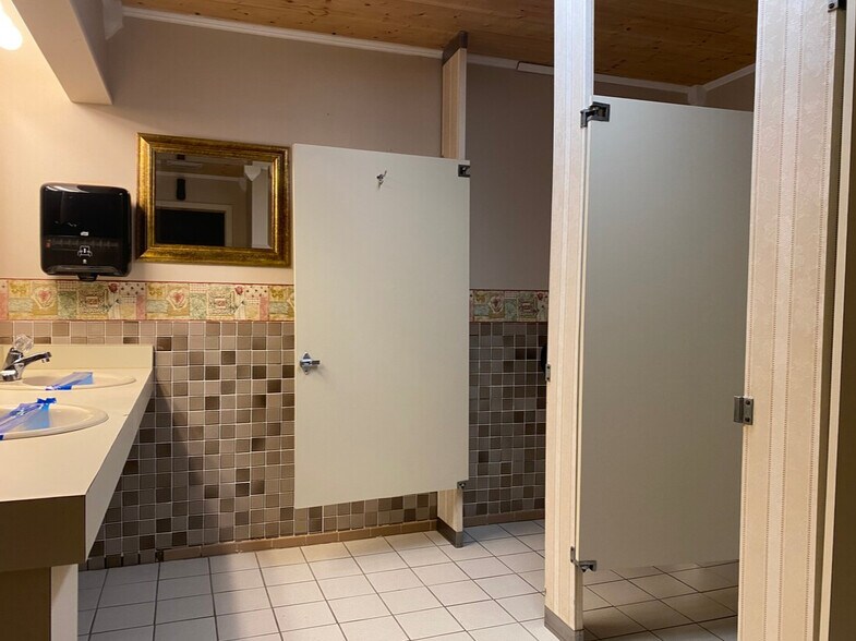 More Photos Of 7655 E Highway 25, Belleview Lodge Meeting Hall For Lease