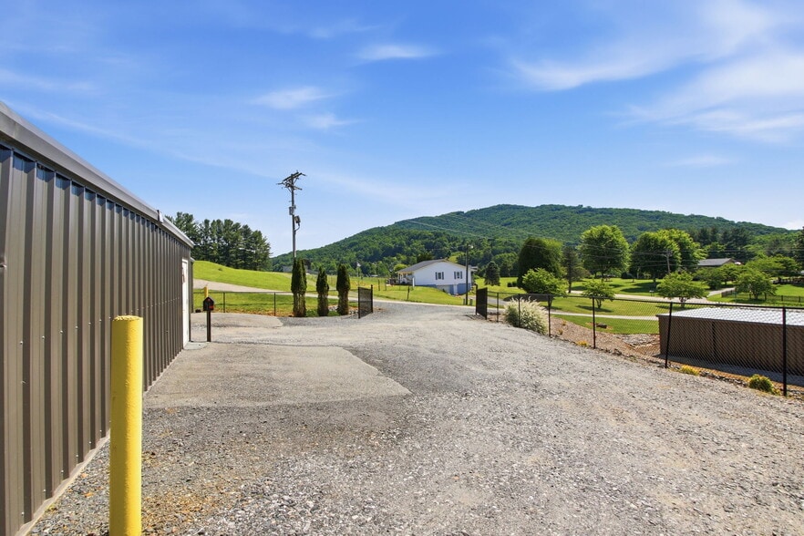 More Photos Of 1139/1143 Old Hwy 16 hwy, Jefferson Self Storage For Sale