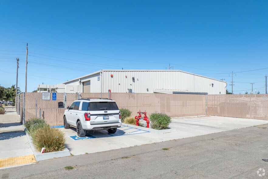 More Photos Of 301 E Laurel Ave, Lompoc Warehouse For Sale