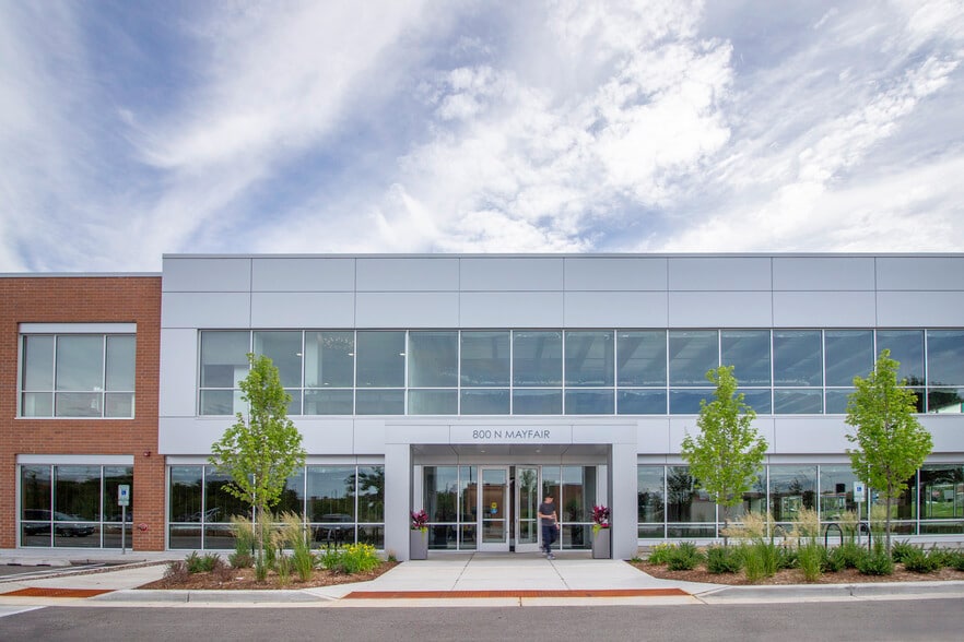 More Photos Of 800 N Mayfair Rd, Wauwatosa Medical For Lease
