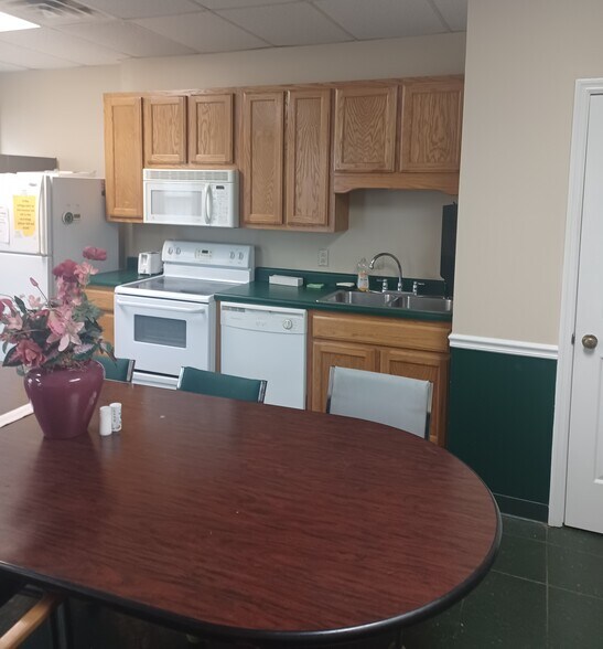 More Photos Of 5046 Thoroughbred Ln, Brentwood Loft Creative Space For Lease