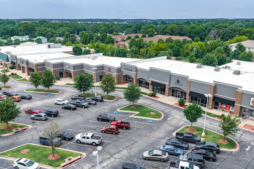 More Photos Of 1267 N Steamboat Dr, Fayetteville Unknown For Lease