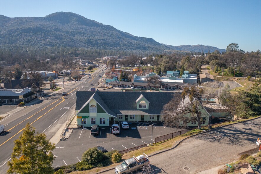 More Photos Of 40278 Road 425A, Oakhurst Restaurant For Sale