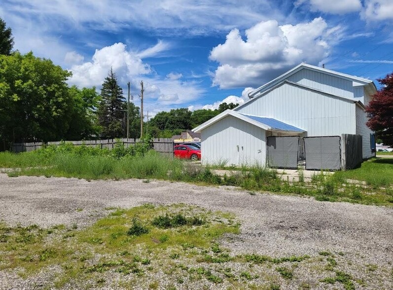 More Photos Of 9405 Dixie Hwy, Village of Clarkston General Retail For Sale