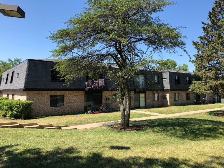 910 Westmoreland Dr, Vernon Hills, IL 60061 Apartments For Sale