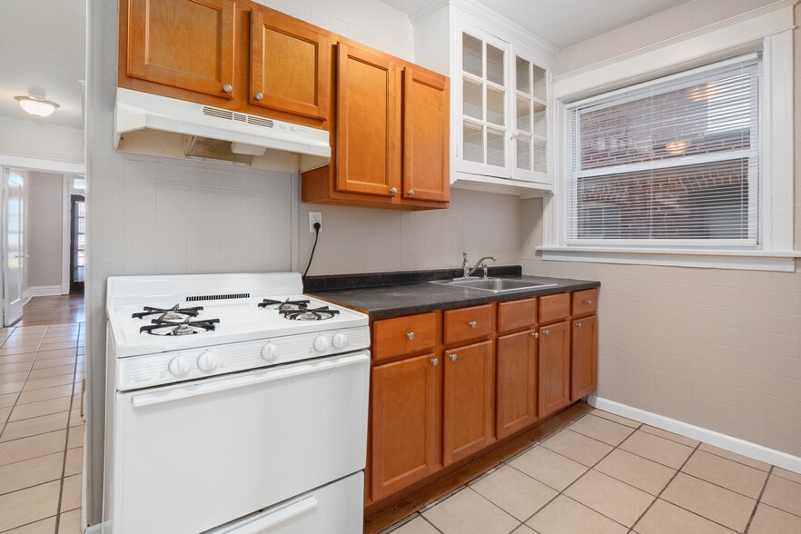 More Photos Of 5027 Chippewa St, Saint Louis Multifamily For Sale
