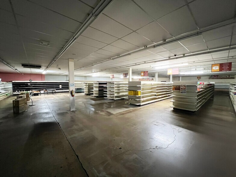 More Photos Of 8139 E 7 Mile Rd, Detroit General Retail For Lease