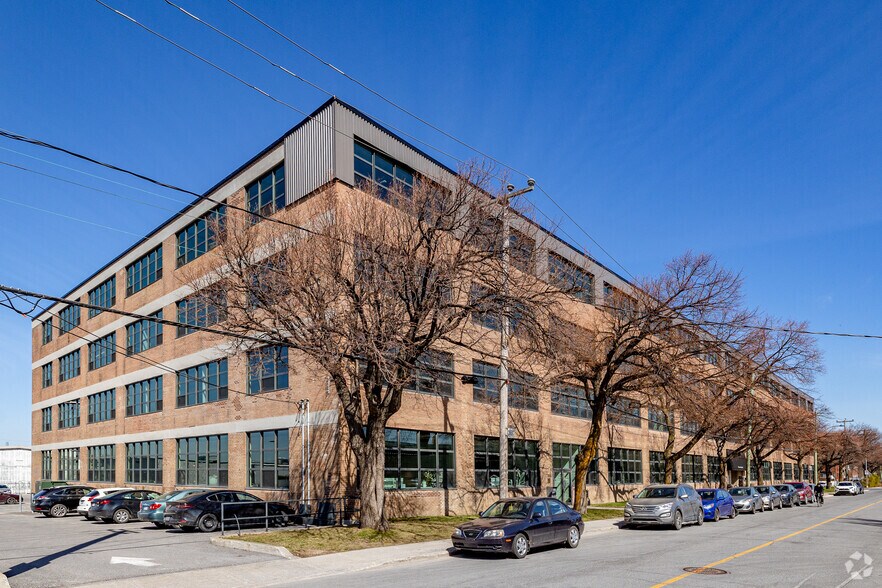 More Photos Of 225 Rue de Liège O, Montréal Industrial For Lease