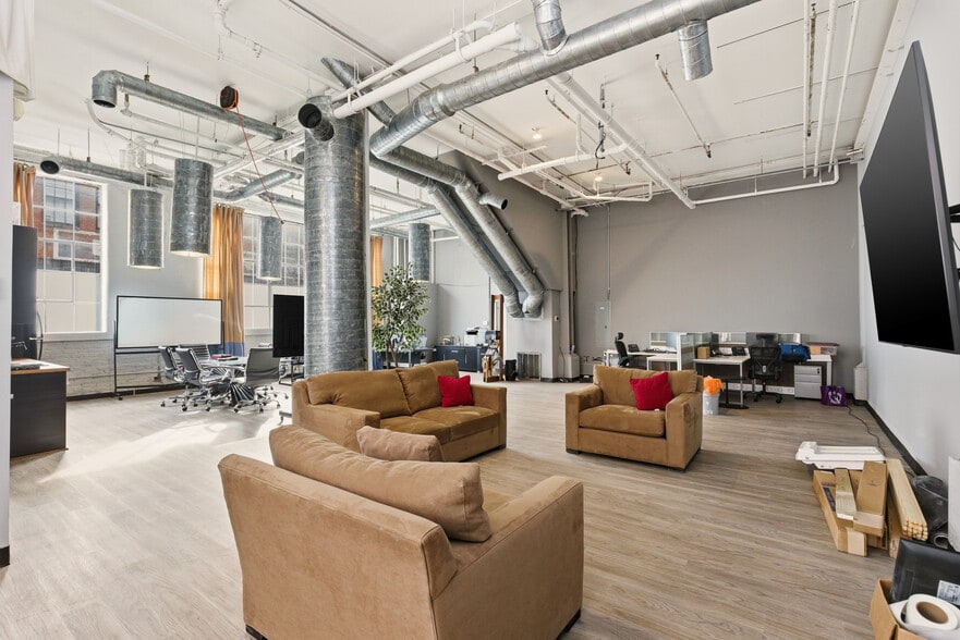 More Photos Of 39 E 3rd St, Richmond Apartments For Lease