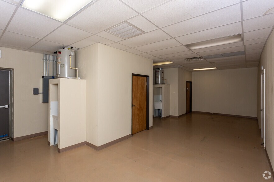 More Photos Of 3400-3502 S Broadway, Tyler Unknown For Lease