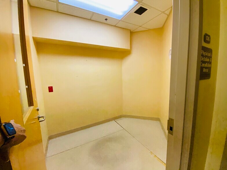 More Photos Of 404 Hall of Fame Dr, Lake City Medical For Lease