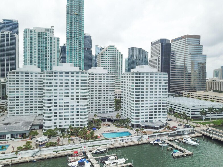 More Photos Of 825 Brickell Bay Dr, Miami Apartments For Lease