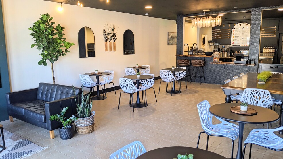 More Photos Of 237 SE G St, Grants Pass Storefront Retail Office For Sale