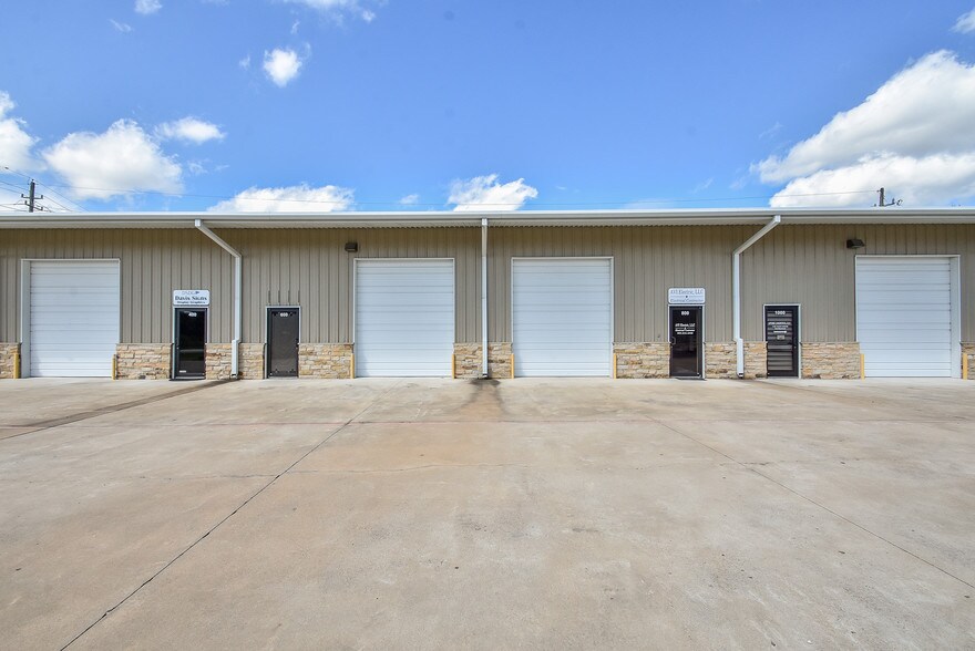 More Photos Of 6115 FM 762 Rd, Richmond Warehouse For Lease