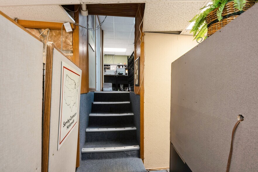 More Photos Of 1964 Indianola Ave, Des Moines Office For Sale