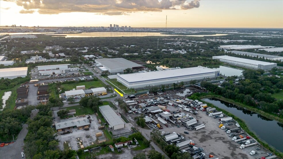 More Photos Of 5404 24th Ave S, Tampa Auto Salvage Facility For Sale