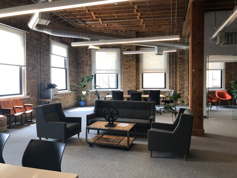 More Photos Of 811 W Evergreen St, Chicago Loft Creative Space For Sale