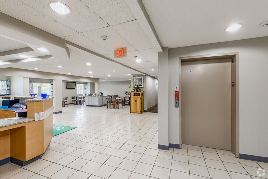 More Photos Of 2049 Leesburg Grove City Rd, Mercer Hotel For Sale