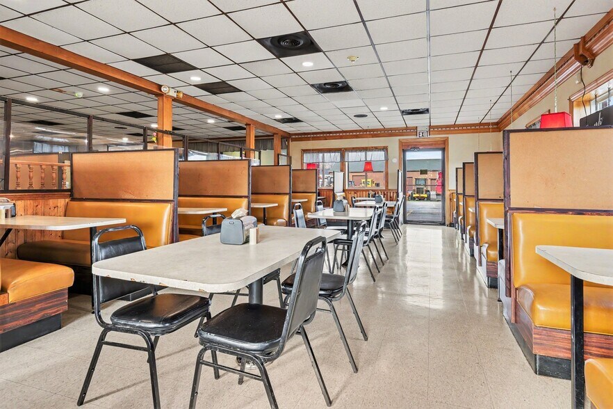 More Photos Of 552 Rt-104, Ontario Restaurant For Sale