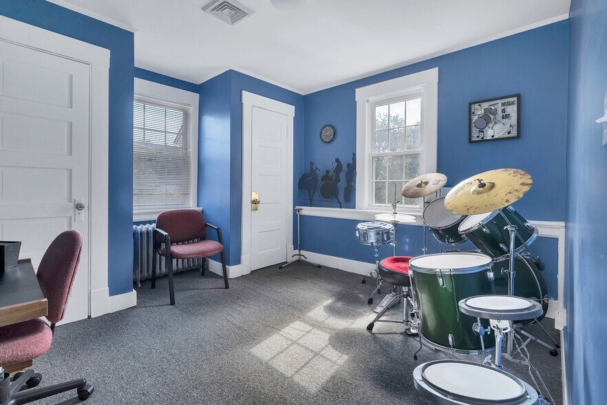 More Photos Of 2024 E Main St, Waterbury Office Residential For Sale