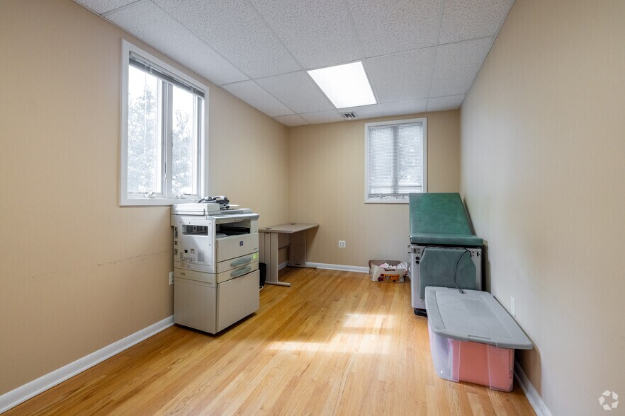More Photos Of 914 Clifton Ave, Clifton Medical For Sale