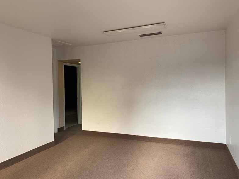 More Photos Of 1930 W Durango St, Phoenix Distribution For Lease