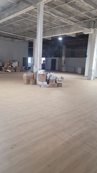 More Photos Of 5950 Borden Ave, Maspeth Warehouse For Lease