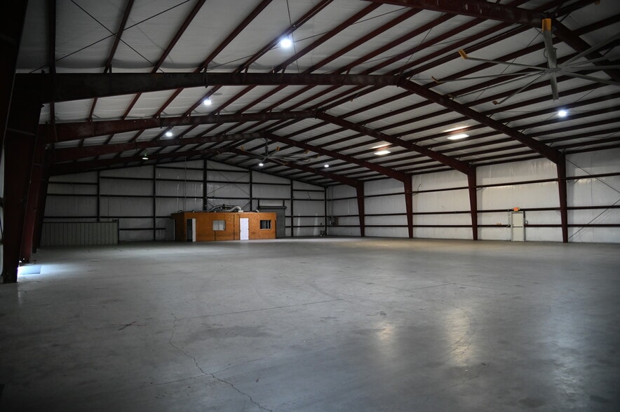 More Photos Of 1001 Dumont St, South Houston Distribution For Lease