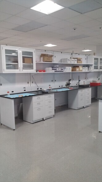 More Photos Of 10220 S 51st St, Phoenix Research And Development For Lease