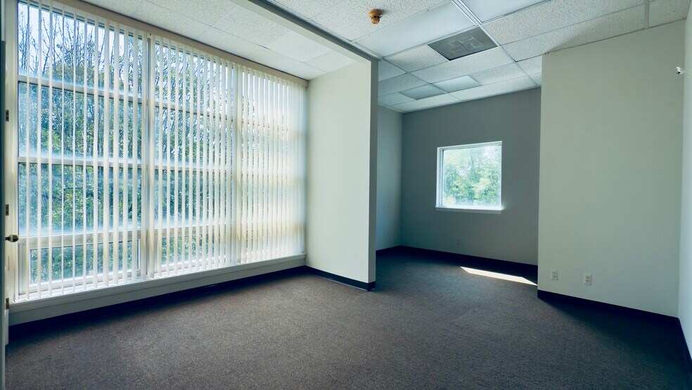 More Photos Of 507 Broad St, Shrewsbury Storefront Retail Office For Lease