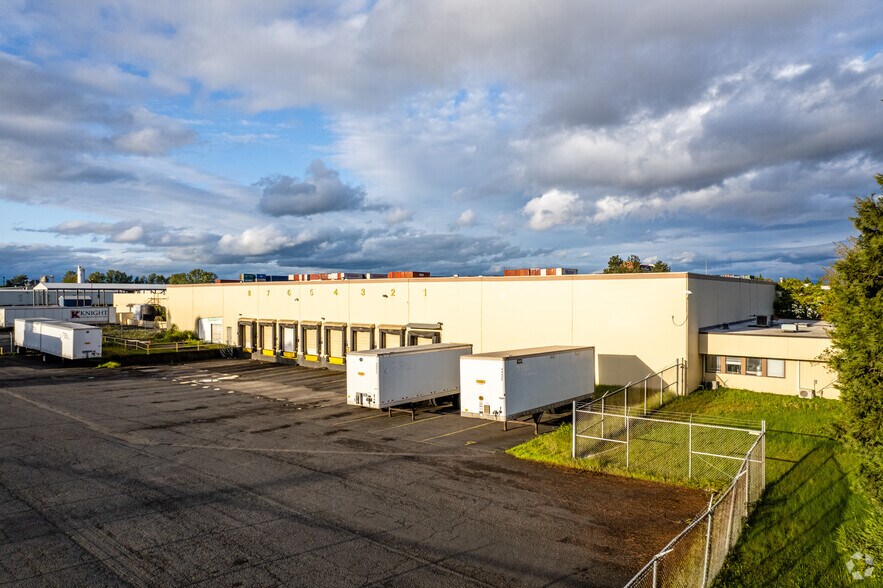 More Photos Of 10001 N Rivergate Blvd, Portland Warehouse For Lease