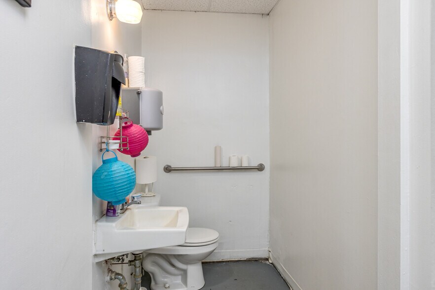 More Photos Of 200 Willard Rd, Clinton Storefront For Sale