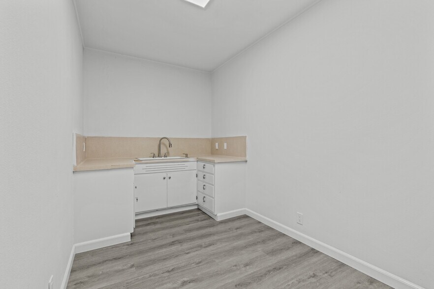 More Photos Of 16705 Hawthorne Blvd, Lawndale Medical For Lease