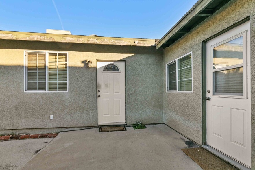 More Photos Of 7317 Clybourn Ave, Sun Valley Contractor Storage Yard For Sale