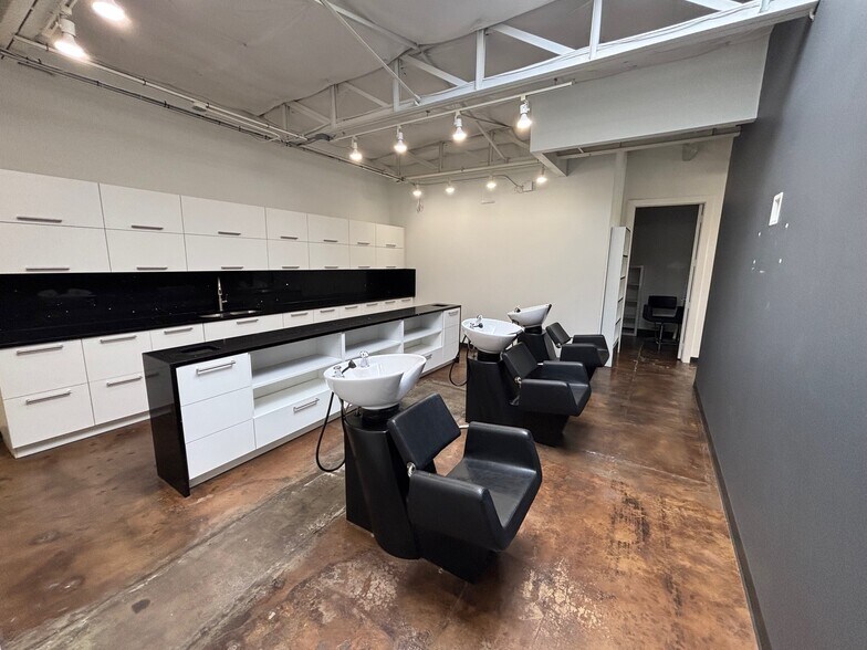 More Photos Of 801 Core St, Dallas Freestanding For Sale