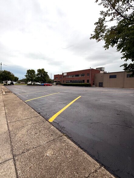 More Photos Of 1225 7th St, Columbus Manufacturing For Lease