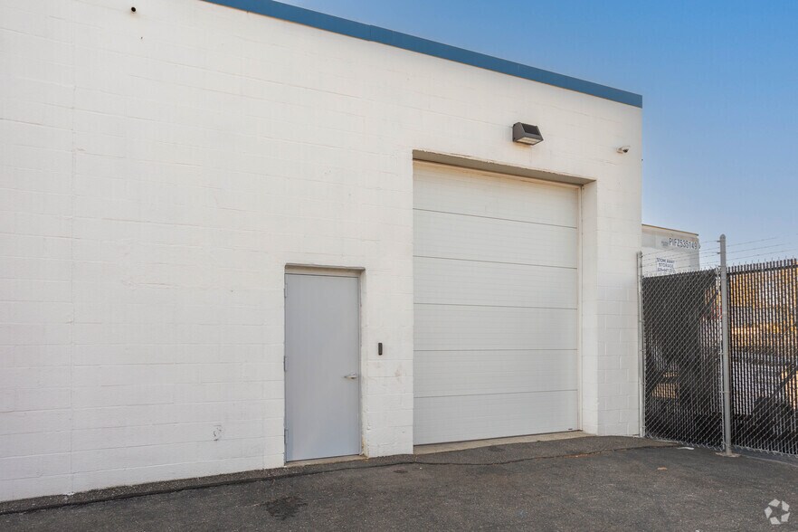 More Photos Of 72 Otis St, West Babylon Light Manufacturing For Lease