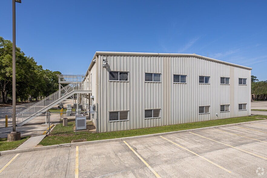 More Photos Of 730 E Kaliste Saloom Rd, Lafayette Distribution For Lease