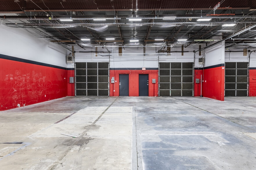 More Photos Of 5602 Elmwood Ave, Indianapolis Unknown For Lease