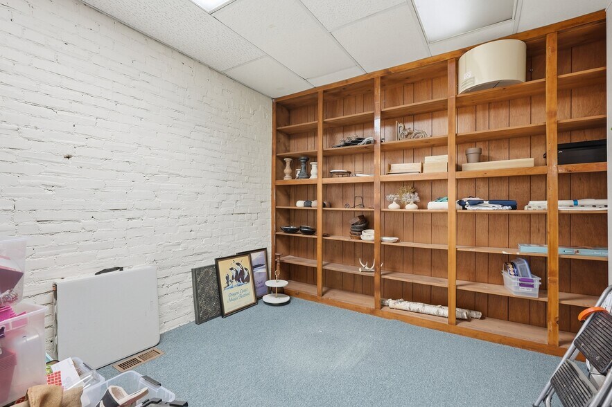 More Photos Of 104 W Main St, Albion General Retail For Sale