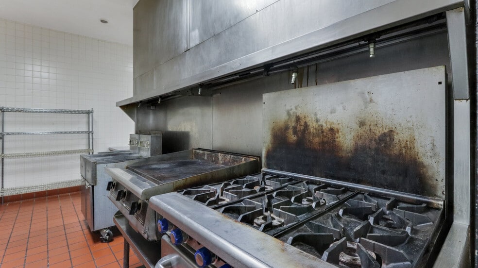 More Photos Of 6220 Texaco Dr, Eau Claire Restaurant For Sale