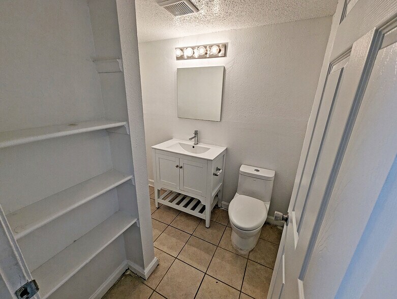 More Photos Of 1991 Delowe Dr SW, Atlanta Apartments For Sale