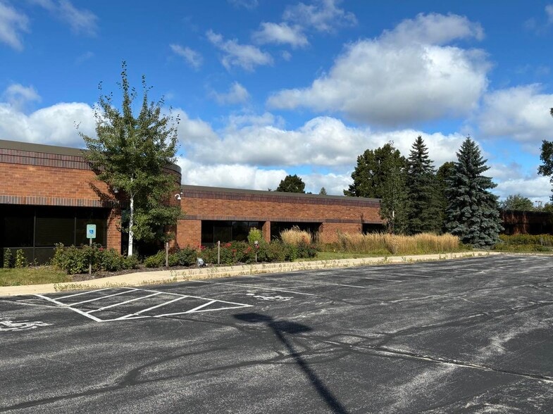 More Photos Of 11301 W Lake Park Dr, Milwaukee Office For Sale