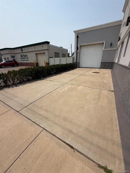 More Photos Of 105 Lakeville Rd, New Hyde Park Light Manufacturing For Lease