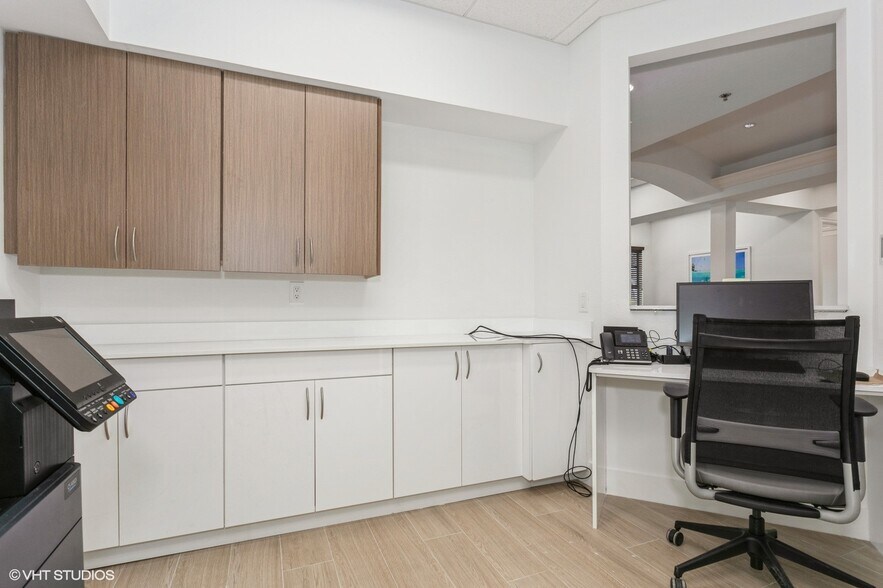 More Photos Of 2520 Tamiami Trl N, Nokomis Medical For Sale