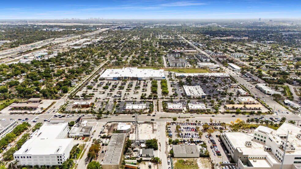 More Photos Of 2401 W Broward Blvd, Fort Lauderdale Self Storage For Lease