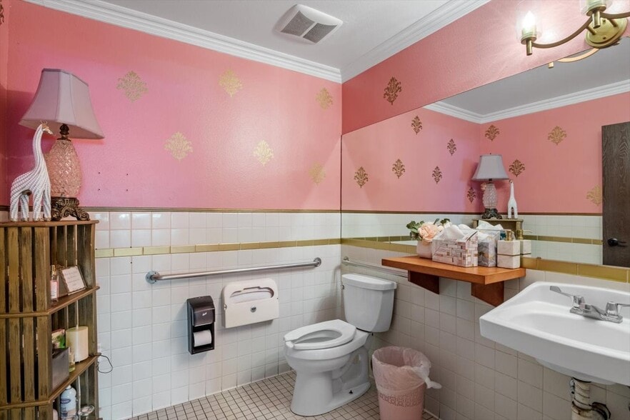 More Photos Of 113 W Grand Ave, Escondido Restaurant For Sale