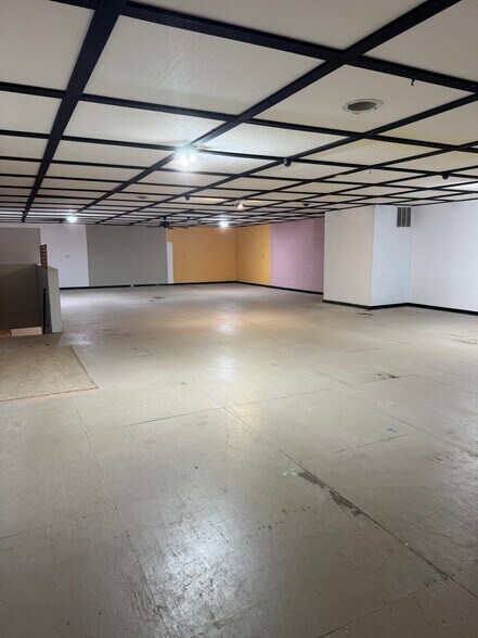 More Photos Of 810 E Main St, Westfield Flex For Sale